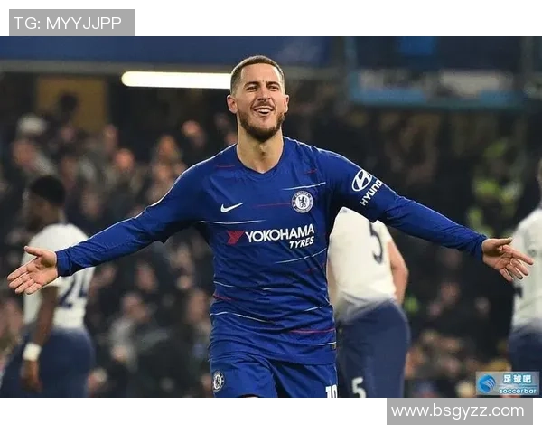 阿扎尔与足球明星的传奇故事探秘及其在球场上的辉煌瞬间